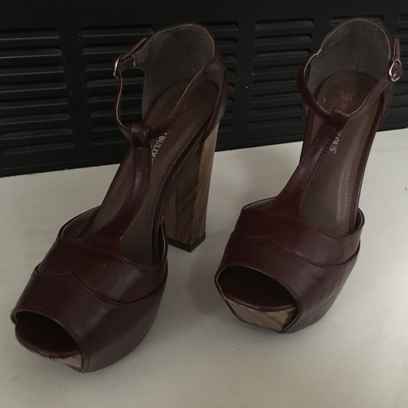 Pumps - Picture 2 of 6